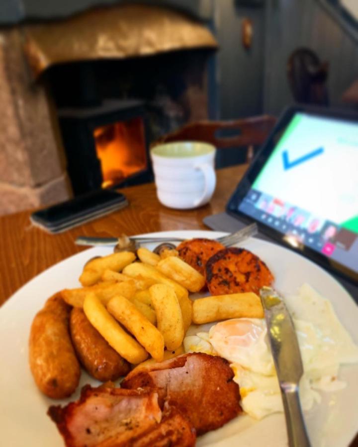 The Coach And Horses Inn Chepstow Dış mekan fotoğraf