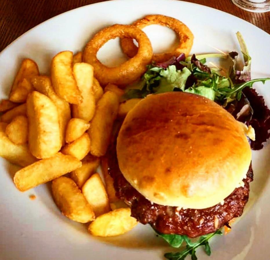 The Coach And Horses Inn Chepstow Dış mekan fotoğraf